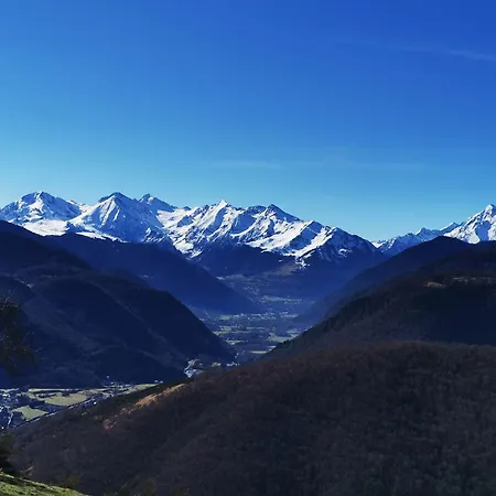 Les Pyrenees Au Bord De L'eau, De 2 A 7 Personnes Barbazan