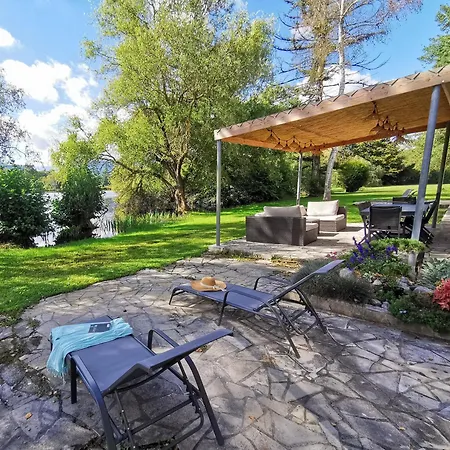 Casa vacanze Les Pyrénées Au Bord De L'eau, De 2 à 7 Personnes *